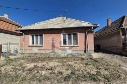 Na predaj rodinný dom s hosťovskou izbou v Búči