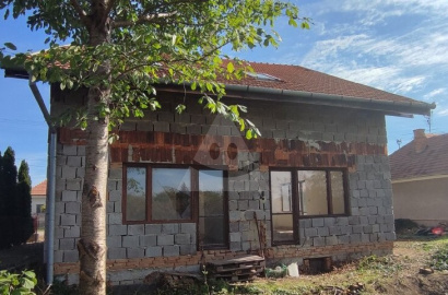 3-podlažný rodinný dom v obci Búč