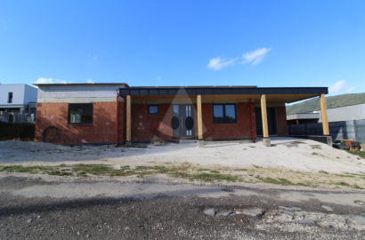 Novostavba bungalovu s garážou a záhradou /594 m2/, Žilina - Poluvsie