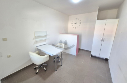 Obchodné priestory - nechtové štúdio / 12,5 m2 / - Bytča ( Námestie )