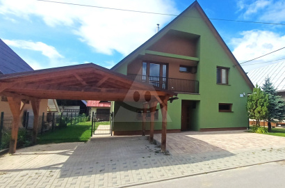 Rodinný dom s pozemkom a vlastným wellness / 547 m2 / Zázrivá