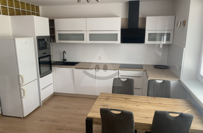 Nadštandardný 3 - izbový byt /77 m2/ Žilina - centrum