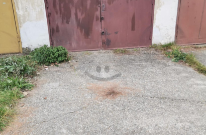 Na prenájom garáž na ulici Odborárov v Komárne