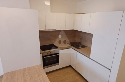 Nadštandartný 2 - izbový byt s balkónom /52 m2/ Žilina - Bulvár