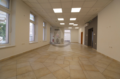 Administrative-commercial space with parking / 96+13 m2 / Žilina center