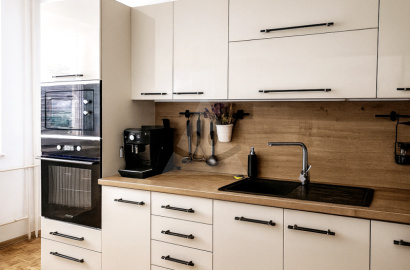 Na predaj: Samostatne stojaci 6-izbový rodinný dom / Hradec