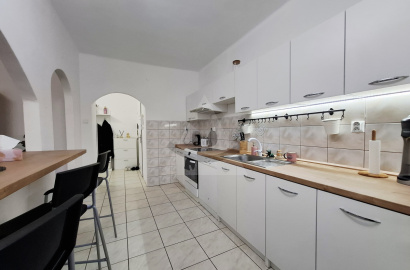 Štýlový a priestranný 3-izbový tehlový byt – Handlová, ul. 29. augusta