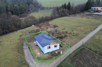 Hrubá stavba 4-izbového bungalovu / 657 m2 / - Jablonové
