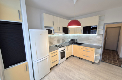 4-izbový byt s loggiou / 83 m2 / - Žilina