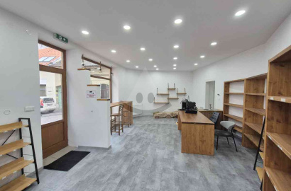 Obchodný priestor v centre mesta Komárna na prenájom