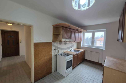 2 izbový čiastočne rekonštruovaný byt na ul. Sústružníckej v Komárne