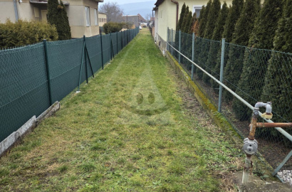 Nadštandardný pozemok (1500 m2) s chatkou a pivnicou – Jelšovce