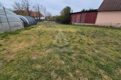 Stavebný pozemok 435 m2 v centre obce Veľký Ostrov