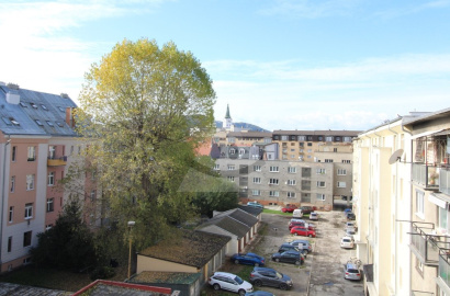 Nadštandardný 3 - izbový byt s dvomi balkónmi /90 m2 / Žilina - centrum