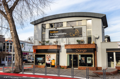 Polyfunkčný objekt v srdci Partizánskeho