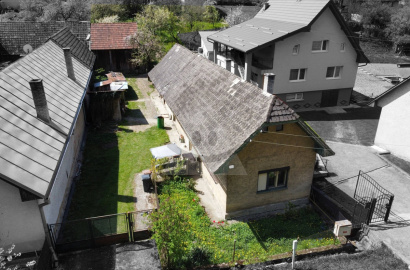 Rodinný dom so záhradou v pôvodnom stave / 1005 m2 / - Bytča ( Hrabové )