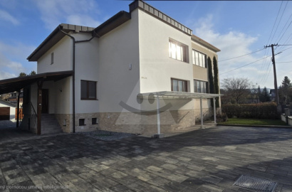 Prenájom luxusného rodinného domu v centre Rajeckých Teplíc /650 m2/