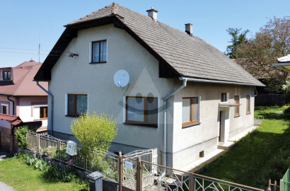 Priestranný rodinný dom na pozemku s rozlohou 2300m2,  Veľký Čepčín