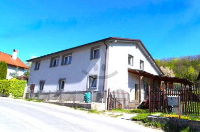 Slnečný rodinný dom so záhradou /491 m2/ Ochodnica