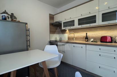 1 izbový byt s dvomi loggiami, /35m2/, Žilina - Vlčince