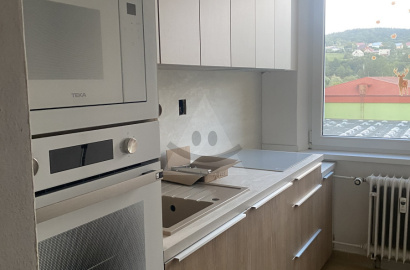 3-izbový byt s veľkým balkónom /61,5 m2/ Kysucké Nové Mesto - centrum
