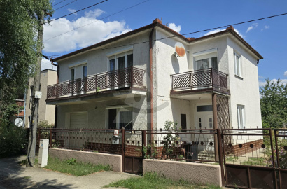 Priestranný 5-izbový rodinný dom s garážou v pokojnej obci Dedina Mládeže