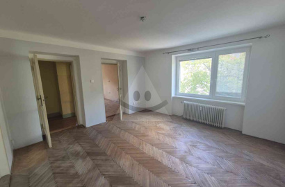 Priestranný 2 izbový tehlový byt na Dvorskej ul. v Komárne
