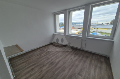 Administratívny priestor / 25 m2 / - Bytča
