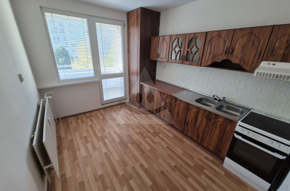Nezariadený 3-izbový byt s loggiou / 70 m2 / - Čadca
